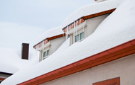 Symbolbild Wintercheck: Schneebedecktes Dach