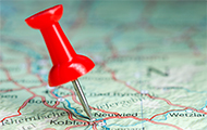 Symbol-Bild für das Kaufkraft-Ranking: Landkarte mit Markierungs-Pin auf Neuwied