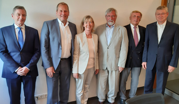 Bleiben im Gespräch (von links): Dirk Eisele, Christoph Schöll, Doris Ahnen, Karlheinz Glogger, Manfred Leyendecker und Herbert Sommer.